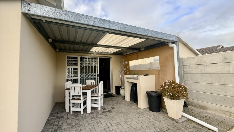 2 Bedroom Property for Sale in Parsonsvlei Eastern Cape